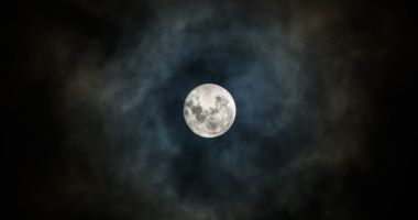 Stire din Social : FENOMEN SPECTACULOS ÎN ROMÂNIA! Eclipsă totală de Lună