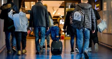 Stire din Social : Părinții care trec granița însoțiți de minori vor avea cazierul verificat la ieșire din țară