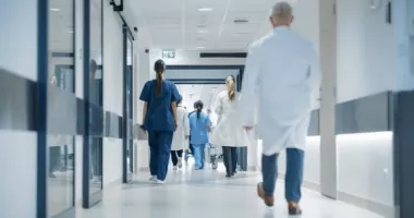Stire din Social : Senatul adoptă legea care recunoaște orele de gardă pentru vechimea medicilor din spitalele de stat