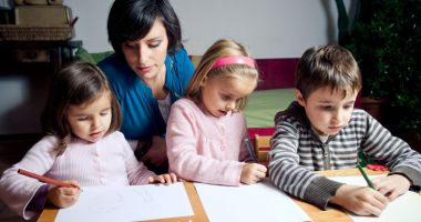 Stire din Social : Noua lege a pensiilor - Mamele vor primi bonificații