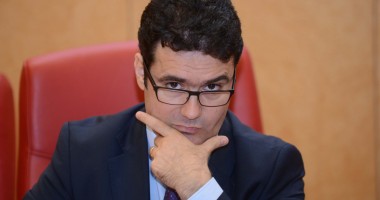 Stire din Cultură-Educație : Legea educației va fi înlocuită cu Legea învățământului