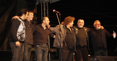 Stire din Cultură-Educație : Legendara trupă  Phoenix, în concert  la Harlequin