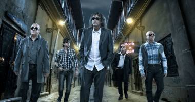 Stire din Cultură-Educație : Legenda rock-ului românesc, pe scena Casei de Cultură