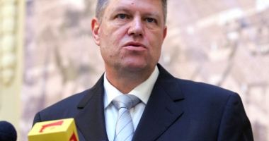 Stire din Politică-Administrație : Legea prin care cei cu doctorat primesc spor de 15%, promulgată de Iohannis