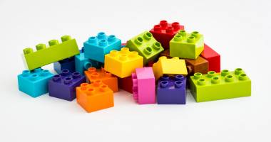 Stire din Cultură-Educație : Celebrul LEGO, pachet educațional pentru proiecte de știință și inginerie
