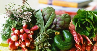 Alimentele trag inflația în jos