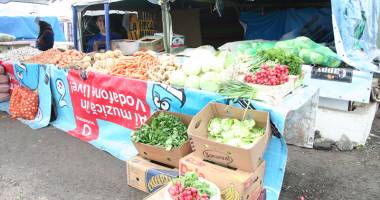 Stire din Eveniment : Tone de legume și fructe,  confiscate  din târg