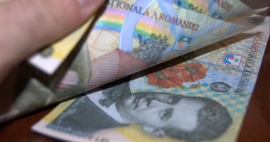 Stire din Economie : Leul a început prost săptămâna