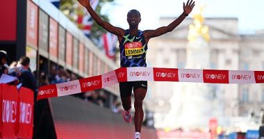 Stire din Sport : Atletism: Sisay Lemma (masculin) și Joyciline Jepkosgei (feminin), învingători în maratonul de la Londra