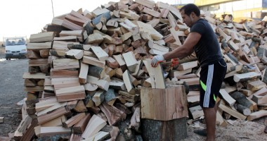 Stire din Social : Banii pentru cei care se încălzesc cu lemne și cărbuni vor veni în luna decembrie