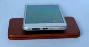 Stire din Tehnologie : Lenovo ar putea lansa un telefon similar iPhone 6