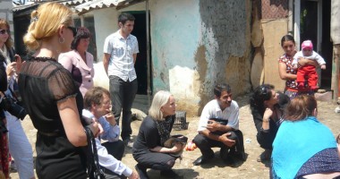 Stire din Cultură-Educație : Educația și școala răzbat în sânul șatrei