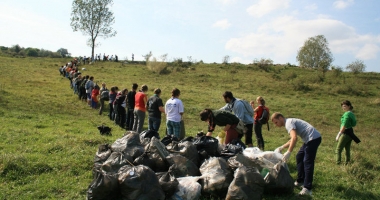 Stire din Social : Sâmbătă este ziua de curățenie generală în România