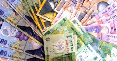 Stire din Economie : Leul a câștigat două bătălii din trei