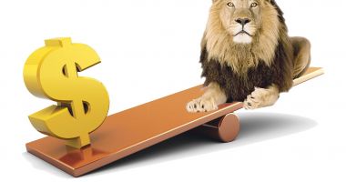 Dolarul s-a apreciat cu 1,37 bani în bătălia cu leul