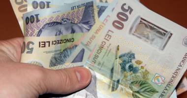 Stire din Economie : Leul câștigă la dolar, dar pierde la euro și francul elvețian
