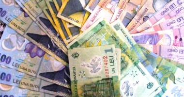 Stire din Economie : Leul pierde cu dolarul, dar se răzbună pe francul elvețian