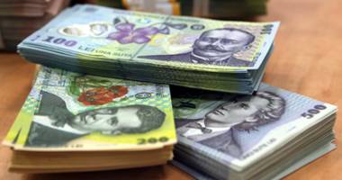 Stire din Economie : Leul pierde dureros cu dolarul, dar câștigă cu francul elvețian