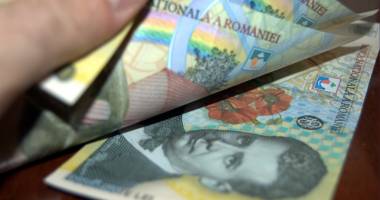 Stire din Economie : Leul se retrage din fața euro și francului elvețian