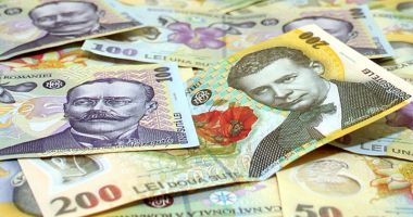 Leul pierde la euro și francul elvețian, dar câștigă la dolar
