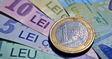 Leul câștigă la euro și francul elvețian, dar pierde în fața dolarului