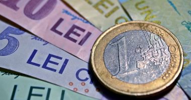 Leul cedează la dolar și francul elvețian, dar câștigă la eu