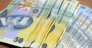 Leul pierde la euro și dolar, dar câștigă la francul elvețian