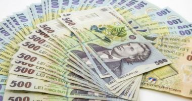 Leul e ciupit de euro, dar câștigă la dolar și francul elvețian