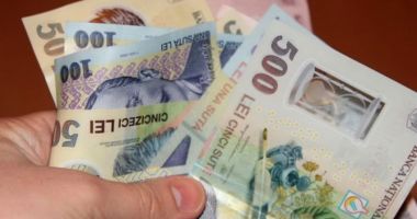 Stire din Economie : Leul e ciupit de euro și dolar, dar mușcă din francul elvețian
