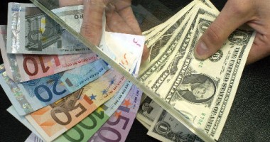 Dolarul american, tot mai puternic