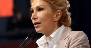 Stire din Politică-Administrație : Liberalii îi cer lui Dragnea să nu rezolve criza cu "jumătăți de măsură"