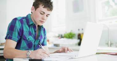 Stire din Social : Liber la muncă  pentru copiii  mai mari de 14 ani!