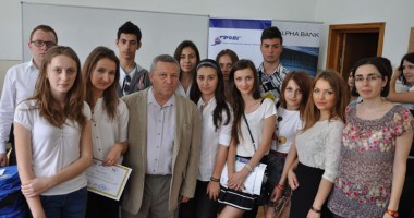 Stire din Cultură-Educație : Cei mai buni liceeni viitori antreprenori de succes