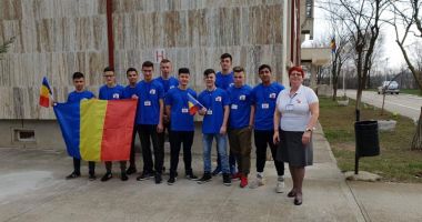 Stire din Cultură-Educație : Liceeni de la "Axiopolis", vizită de studiu în Portugalia