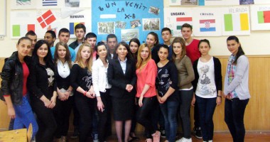 Stire din Cultură-Educație : Liceeni hârșoveni  au sărbătorit Ziua Europei