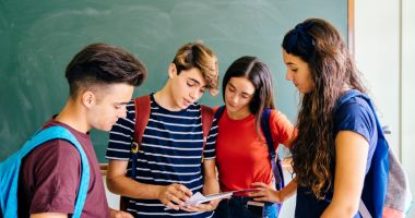 Stire din Economie : Liceenii ajută întreprinderile mici şi mijlocii să facă primii paşi spre digitalizare