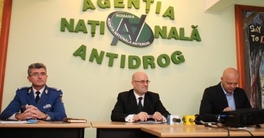Stire din Eveniment : Liceenii care se droghează sunt mai violenți și au note mai mici