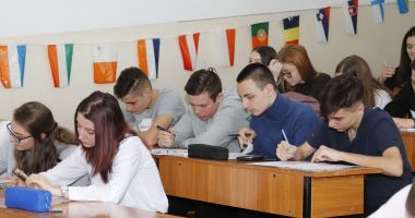 Stire din Cultură-Educație : O nouă ediție a Școlii de Afaceri pentru elevi la Liceul "Ovidius"