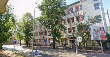 Stire din Eveniment : Un liceu a fost evacuat din cauza unei scurgeri de gaz. Profesorii au sunat la 112