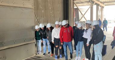 Stire din Cultură-Educație : Liceul Pontica din Constanța și-a extins baza de echipamente pentru implementarea programului Agricultura 4.0