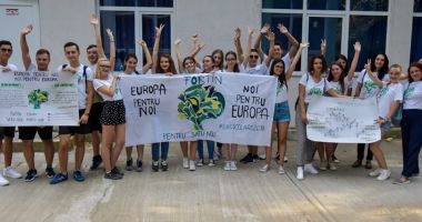 Stire din Cultură-Educație : Liceul "Nicolae Bălcescu" din Medgidia sprijină comunitatea din Satu Nou