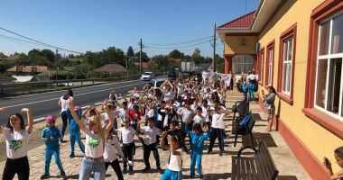 Liceul "Nicolae Bălcescu" din Medgidia sprijină comunitatea din Satu Nou - 2