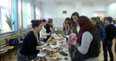 Stire din Cultură-Educație : Au strâns bani pentru ajutorarea sinistraților turci