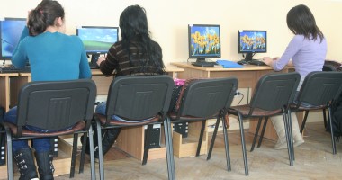 Stire din Cultură-Educație : Vezi aici lista elevilor constănțeni care iau bani de liceu