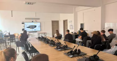 Stire din Cultură-Educație : Liceeni de la ”Lazăr Edeleanu” Năvodari, implicați într-un workshop european despre combaterea dezinformării