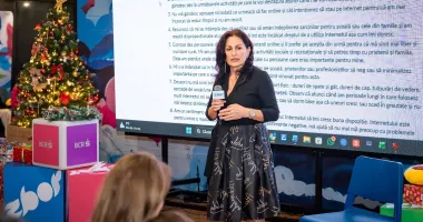 Stire din Cultură-Educație : Între ecran și echilibru. Proiectul „Conectat, dar în siguranță” aduce familia și școala împreună