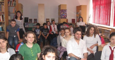 Stire din Cultură-Educație : Ziua Internațională a Limbii Materne, sărbătorită la Liceul "Călinescu"