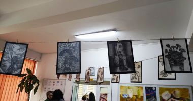 Mărturiile vârstei lor au transformat holul Liceului "George Călinescu" în salon expozițional - 6