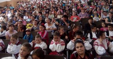 Liceul "Ioan Cotovu" din Hârșova, păstrător al folclorului românesc - 2