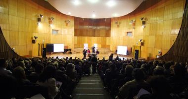 Stire din Cultură-Educație : "Festin vocal" la Colegiul de Arte  "Regina Maria". Cine urcă pe scenă